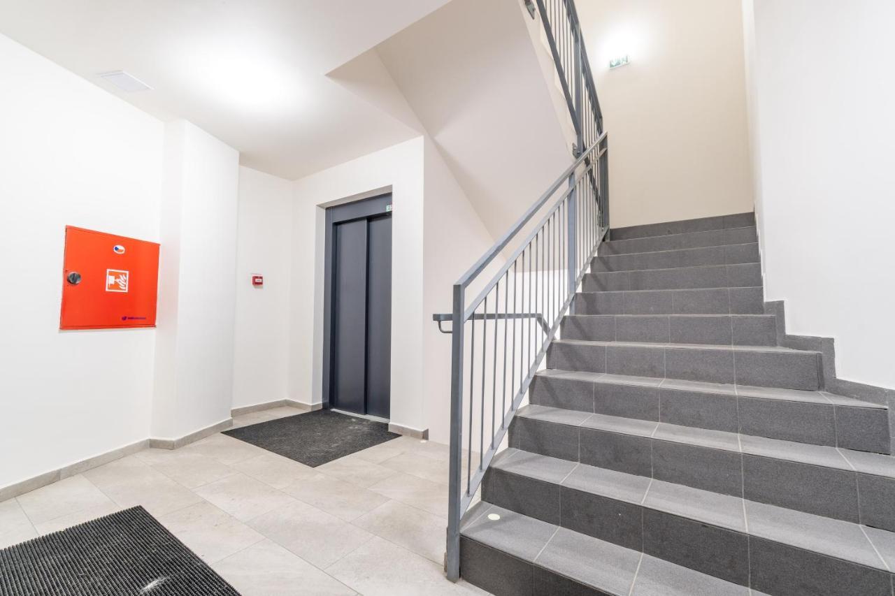 Brand New Studio Apartment #51 With Free Secure Parking In The Center 布拉格 外观 照片